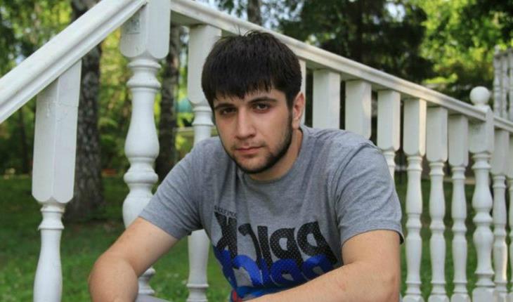 Эльбрус родился в городе г. Гах, Азербайджан