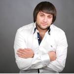 Певец Эльбрус Джанмирзоев